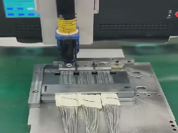 AI算力處理器高速線纜用膠案例